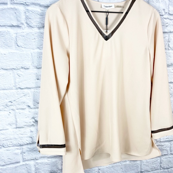 Calvin Klein NWT V-Neck Blush Pink Blouse - Picture 4 of 7